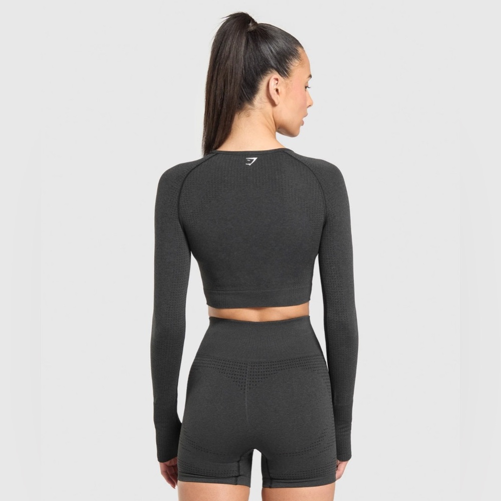 Gymshark *NWOT* Women's Vital Seamless Crop Top in Black - Picture 3 of 11